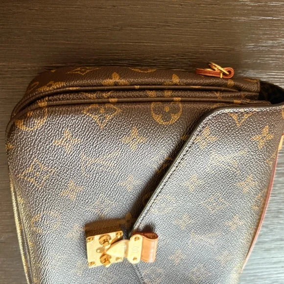 Louis Vuitton Brown Monogram Pochette Métis Crossbody Bag - Picture 6 of 16